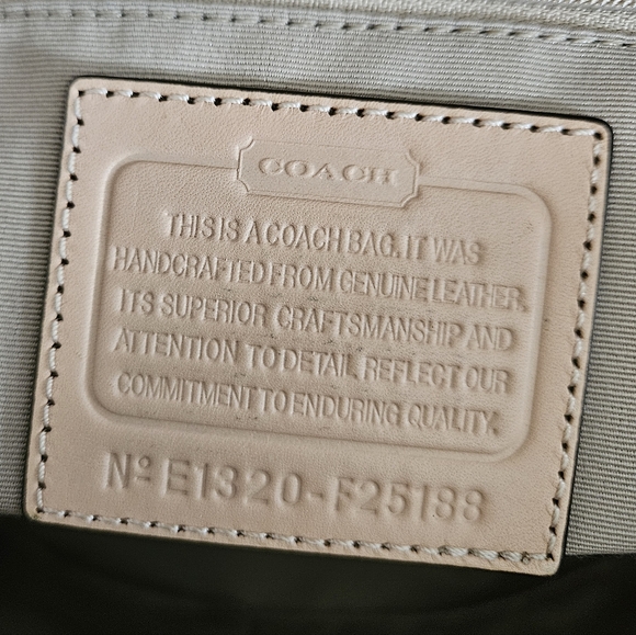 Coach Peyton Signature Embossed Patent Leather Pocket Tote F25188 - Picture 3 of 12